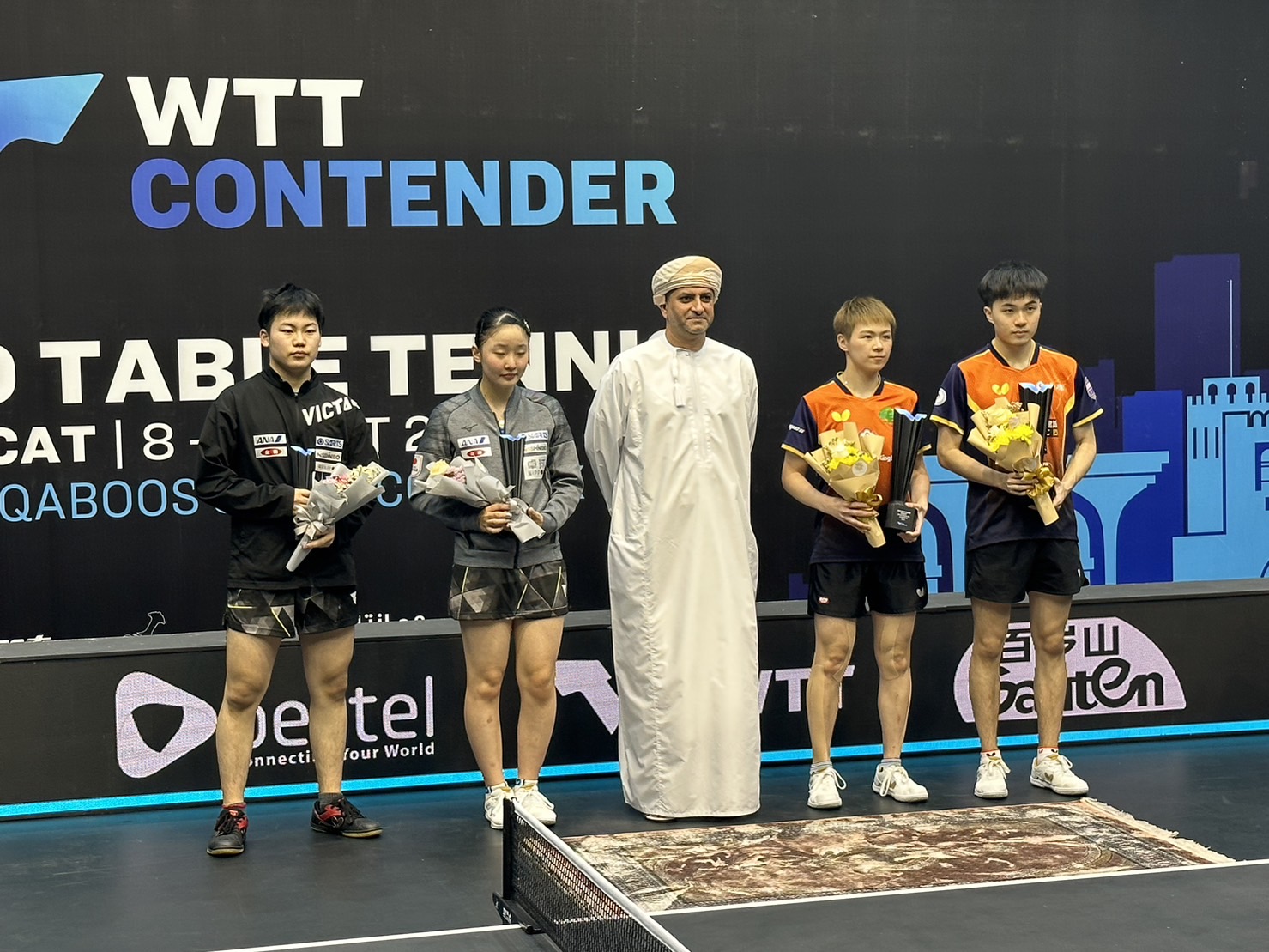 (圖)Taiwan’s Lin Yun-ju (right) and Chen Szu-yu (2nd from right) won gold medal in the mixed doubles at the WTT Feeder Amman 2023.